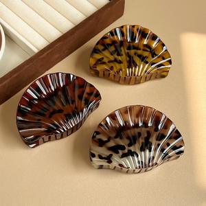 Pince à cheveux imprimé léopard personnalisée en plastique, accessoire de mode pour femme - Product Image 2