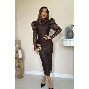 ชุดเดรสลูกไม้สีน้ำตาลหรูหรา แขนพอง แต่งผ้าซีทรู เหมาะสำหรับงานกลางคืน - Product Image 3