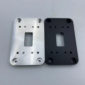 Placa de Montaje de Aluminio Mecanizada por CNC, Anodizada en Negro y Plata, Componente Circular con Recorte Rectangular - Product Image 6