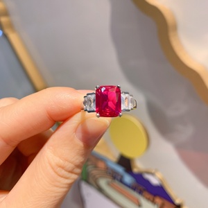เครื่องประดับแฟชั่นสไตล์มินิมอล ทองแดงรักษ์โลก แหวนประดับพลอยคอรันดัมสีแดง 8*10 มม. และเพทายหลากสี ชุบทองเพื่อคุณภาพงานฝีมือระดับพรีเมียม - Product Image 6