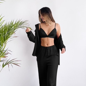 طقم نسائي فاخر من 3 قطع من الحرير ببيامات نسائية - Product Image 5