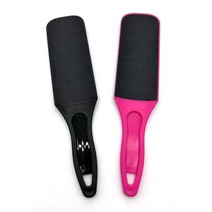 Vente en gros de ponceuse à peau morte pour pédicure dissolvant de callosités des pieds avec lime à papier de verre en plastique double face pour frotter les pieds et brosse - Product Image 3