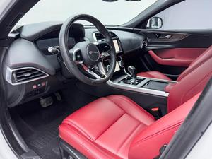 Auto Usado en Venta, <span class=keywords><strong>Jaguar</strong></span> XEL 2022 2.0T 250PS R-DYNAMIC S Sport, Sedán Usado con Volante a la Izquierda, Automático, 250hp, Lujo, Tracción Trasera, Excelente Estado - Product Image 4
