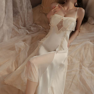 OEM Elegante Camisón Largo de Seda con Parches Transparentes y Halter Seductor, de Alta Calidad, con Almohadillas en el Pecho, y Bata de Satén - Product Image 2