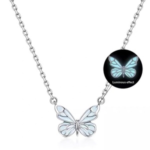 Moda Basit Kelebek Kolye Mavi Işıltılı Karanlıkta Parlayan Köprücük Kemiği Zinciri Kolye Parti Takı Hediyesi - Product Image 5