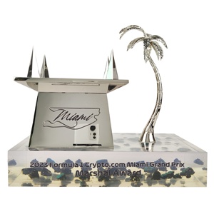 Escultura bovina de coco plateado de lujo de gama alta personalizada Premium Eco Art Artesanía de metal Premios sostenibles Trofeos conmemorativos - Product Image 1