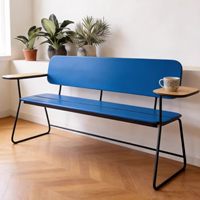 Banc d'extérieur populaire avec accoudoirs, dossier, plateau et table carrée pour cour, jardin, balcon, terrasse, restaurant