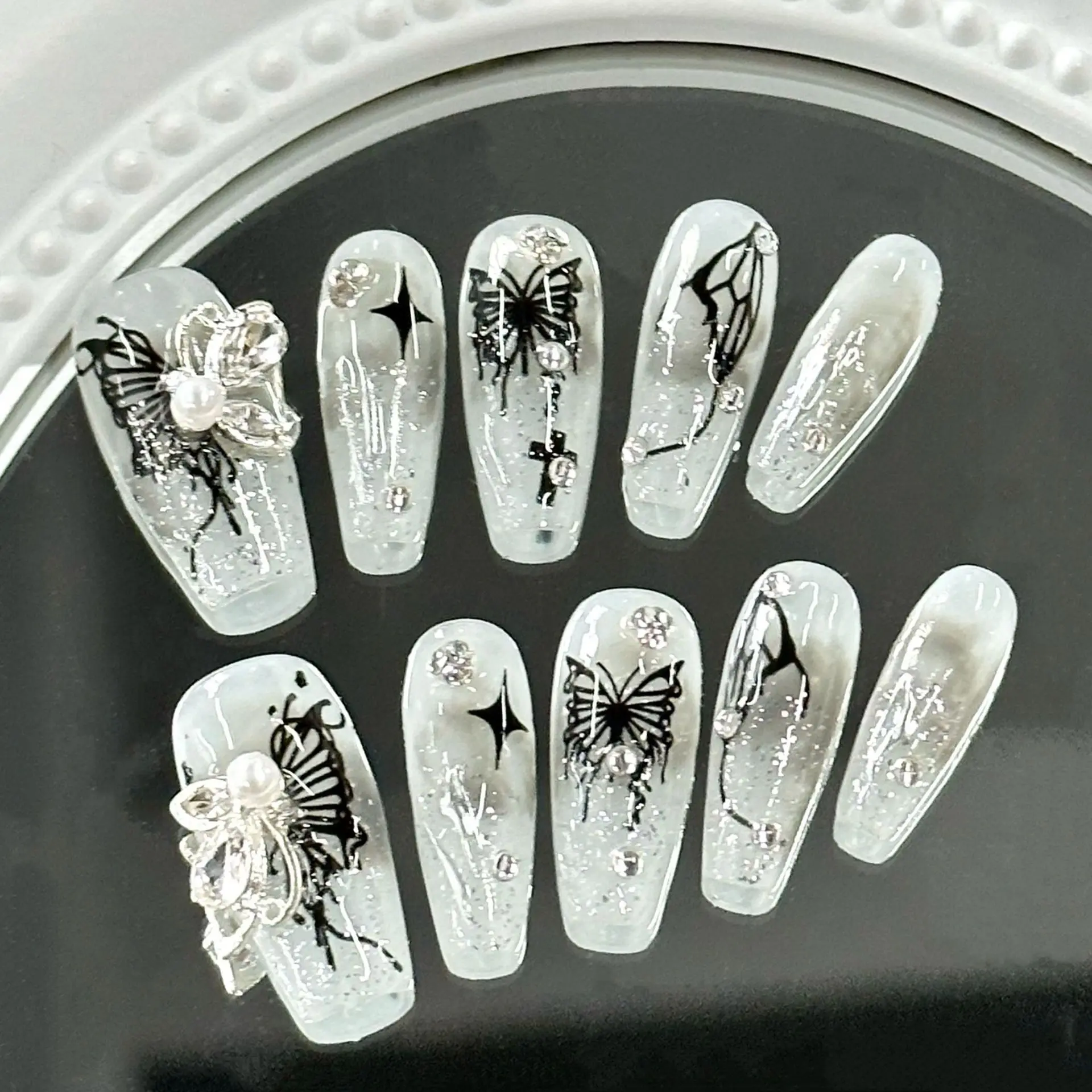 Armadura hecha a mano personalizada Sweet Cool Spice Girl Butterfly Heap Diamond Dark Retro Nail Art Uñas postizas Prensa francesa en las uñas