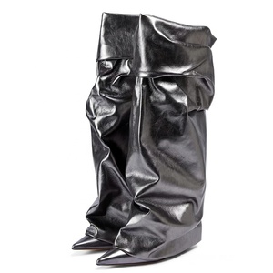 Botas de tacón alto fino con pliegues y punta fina para mujer, de cuero mate, hasta la rodilla, estilo pantalón, tipo botín. - Product Image 1