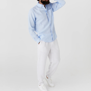 Usine directe Cool respirant <span class=keywords><strong>bleu</strong></span> <span class=keywords><strong>ciel</strong></span> hommes <span class=keywords><strong>chemise</strong></span> en <span class=keywords><strong>lin</strong></span> décontracté popeline Style simple boutonnage été voyage extérieur uni teint - Product Image 4