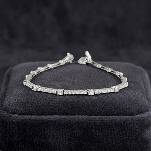 Bracelet barre fine pavée de diamants taille brillant en or blanc 18 carats 0,80 carat – Bracelets et joncs élégants en diamant pour le quotidien - Product Image 3