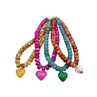 Collier tendance en résine colorée avec pendentif en forme de cœur, bijoux faits à la main de qualité supérieure, pièce maîtresse tendance pour mariage, pour femme