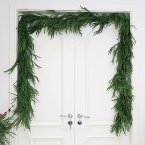 हस्तनिर्मित यूरोपीय शैली प्लास्टिक नॉरफ़ॉक पाइन रतन क्रिसमस पुष्पांजलि सजावट - Product Image 5