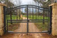 Normes australiennes Porte en fer forgé Clôture en acier Porte d'allée Villa Portes battantes Système de porte de clôture en métal pour la sécurité