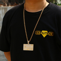 Bijoux Hip Hop Créatifs Plaqué Or 18 carats Pendentif Design Visa Serti de Zircon Cubique Style Riche Pendentif Collier.