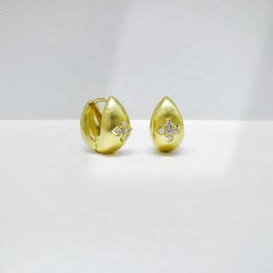 Precio de fábrica: Pendientes de aro de plata 925 chapados en oro con cierre de corazón, los últimos modelos coreanos, gruesos, delicados, sencillos, con diseño de trébol, a la moda. - Product Image 4