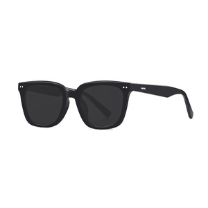 Lunettes de soleil unisexes Lisha, monture noire en PC, protection UV400, type polarisé, 3 pare-soleil, emballage en boîte - Product Image 2