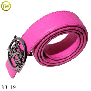 Fibbia per Cintura Personalizzata con Lettere Intagliate, Accessorio Rotondo in Metallo Lucido con Logo, Fibbie Western con Nome e Cintura in Pelle - Product Image 3