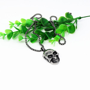 Yunnique Collar con colgante de calavera de acero inoxidable 316, joyería de moda unisex, diseño geométrico - Product Image 4