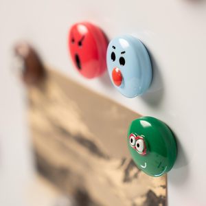 Promocional lindo cara sonriente imán de nevera al por mayor 3D sublimación imanes de nevera resina artesanía imanes fuertes - Product Image 2