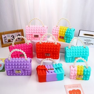 Mignon sac à main gelée en silicone couleur bonbon fidgeted bulle Popit bandoulière enfants porte-monnaie et sacs à main pour petites filles en gros - Product Image 2