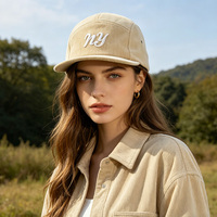 Casquette 5 panneaux en velours côtelé beige, broderie NY blanche, visière plate, ajustable, style streetwear, personnalisable, haute qualité, vente en gros OEM