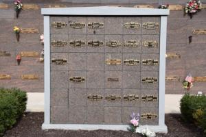 Columbario de Granito Gris de 72 Nichos, Estilo Americano Tradicional, con 1 Año de Garantía, para Uso en Cementerios - Product Image 2