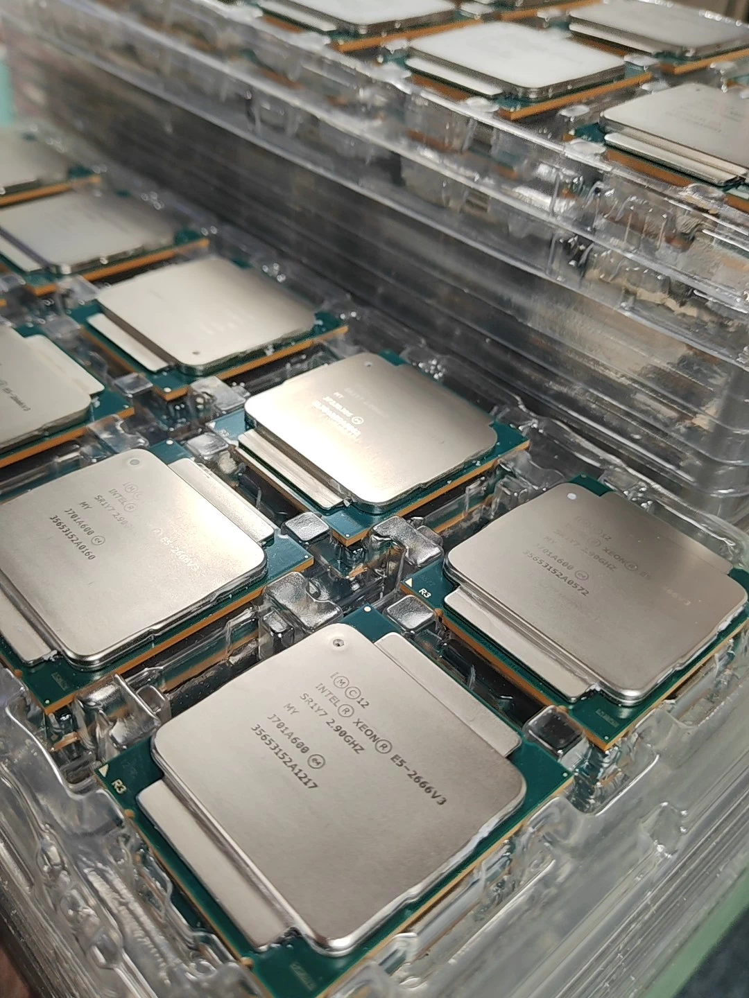 Hot Sale CPUS Core I3-8100 I5-7500 I5-8400 I5- 8500 I5-8600 I7