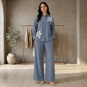 Ensemble coordonné pour femme, bleu poussière, broderie florale |   Chemise à manches longues boutonnée et pantalon palazzo taille haute à jambes larges - Product Image 4