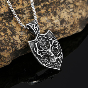 Yunnique – collier en acier inoxydable pour hommes, pendentif tête de cerf, forme d'épée, design boussole viking, bijoux cadeau - Product Image 1