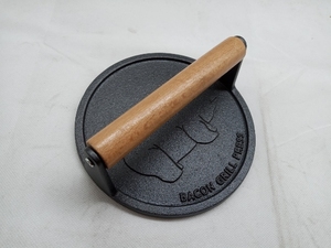 Prensa para Hamburguesas Redonda <span class=keywords><strong>de</strong></span> Hierro Fundido Precurado <span class=keywords><strong>de</strong></span> 7 Pulgadas con Mango <span class=keywords><strong>de</strong></span> Madera - Product Image 3