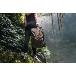 Mochila de senderismo Impact AWARE de 18L, dispositivos sostenibles - Product Image 4