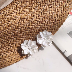 Pendientes de Botón de Resina con Flores, Modernos, Bonitos y de Alta Calidad, Hipoalergénicos, con Clips, para Mujer, para Fiestas, 2025 - Product Image 3