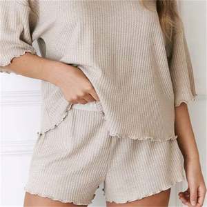 Ensemble de vêtements courts en tricot gaufré pour femmes de haute qualité, nouvelle arrivée, couleur unie personnalisée, ensemble décontracté en deux pièces, pull uni - Product Image 2