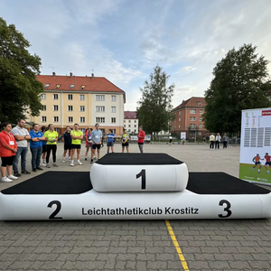 Podium gonflable imperméable pour compétitions en plein air, matériau résistant aux UV, volley-ball de plage et équipes de triathlon - Product Image 1