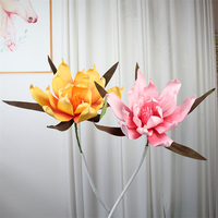 Fleur de magnolia géante rose faite à la main pour vitrine de mariage