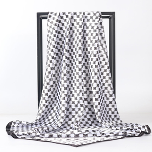 Foulard carré en satin de 90x90cm, foulard décontracté avec impression de chaîne pied-de-poule pour usage quotidien, 1 pièce - Product Image 5