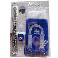 Ensemble cadeau d'accessoires islamiques traditionnels : Coran, tasbih, tapis de prière avec chapelet, tapis de prière Namaz, réveil