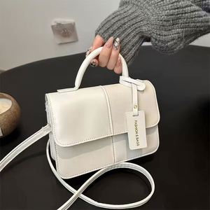 Bolso de mano moderno y de alta gama para mujer, hecho de acrílico impermeable con un brillante diseño efecto fideos. Accesorio de - Product Image 3