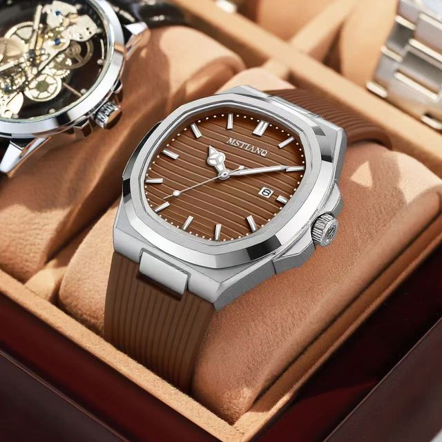 Luxury Men's Quartz Watch Alloy Case Silicone Strap Youth Business Style Luminous Waterproof Fashionable Watch