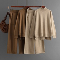 Ensemble de chandail tricoté pour femme P-49 Automne Hiver : Chandail ample à col roulé fendu + Pantalon large – Ensemble 2 pièces en tricot pour femme