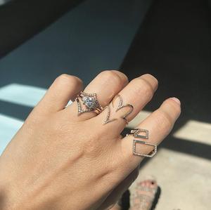 Anillo de Corazón Abierto Geométrico Chapado en Oro con Micro Pavé de Circonitas, Regalo de San Valentín 2026 - Product Image 2
