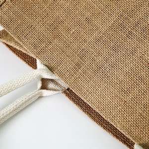 Sacs de courses réutilisables en jute avec logo <span class=keywords><strong>personnalisé</strong></span>, sacs cadeaux en toile laminée pour les packs de bienvenue de mariage - Product Image 3