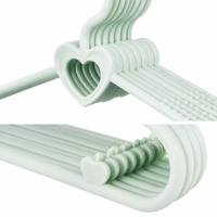 Cintres pour vêtements d'enfants en plastique PP coloré, personnalisables, légers, peu encombrants, de haute qualité, épaissis et antidérapants pour bébés, vente en gros