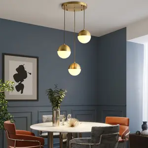 Nordic Ontwerp Drie Lichten Goud Polish Eetkamer Moderne Hanglamp Melk Wit Glas Schaduw Opknoping Licht Voor Decoratie