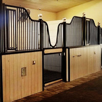 Conception de box pour chevaux européens sur mesure par une usine professionnelle chinoise, design de façade de box européenne