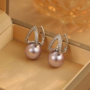 Boucles d'oreilles clous géométriques en cuivre rose et zircon perlé pour femme, plaqué or, haut de gamme, luxueuses, tendance et polyvalentes - Product Image 6