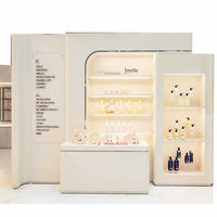 Vitrine de présentation de parfums et cosmétiques durable et moderne pour salon de beauté
