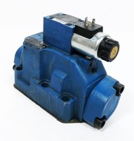 Mannesmann 4WEH 22 D75/6EG24N9K4 00920169 + 4WE 6 D61/EG24N9K4 -utilisé-