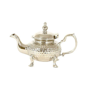 Tetera Marroquí Hecha a Mano de Aluminio con Diseño Grabado en Cobre Plateado para Todas las Ocasiones y Regalos - Product Image 1